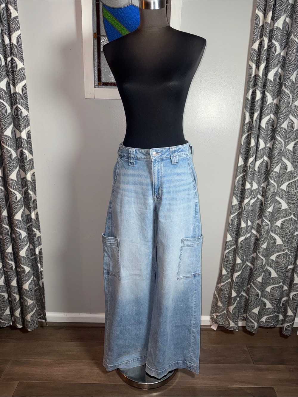 American Eagle Light Wash Stretch Denim Cargo Wide Leg Pants Size 4 - Picture 2 of 11